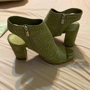 Vince Camuto peep toe ankle booties size 9.5